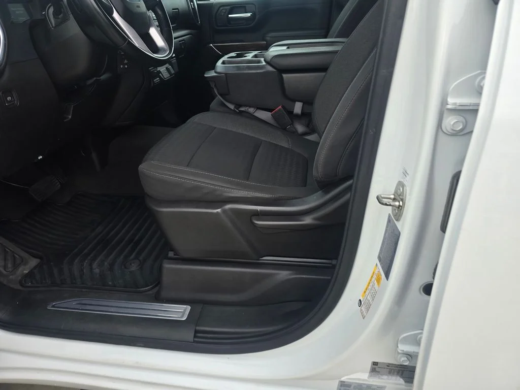 Used 2023 White GMC SLE image 20