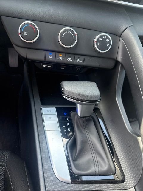 Used 2024 White Hyundai SE image 17