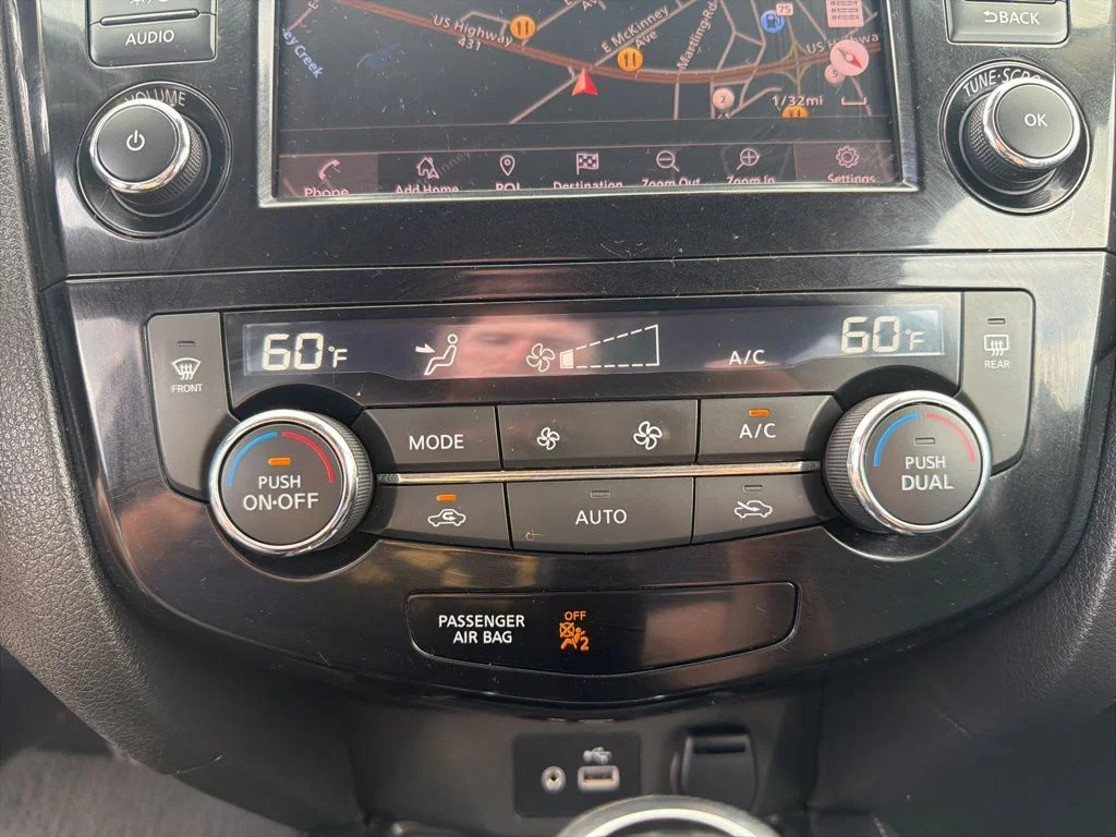 Used 2018 Gray Nissan SL image 35