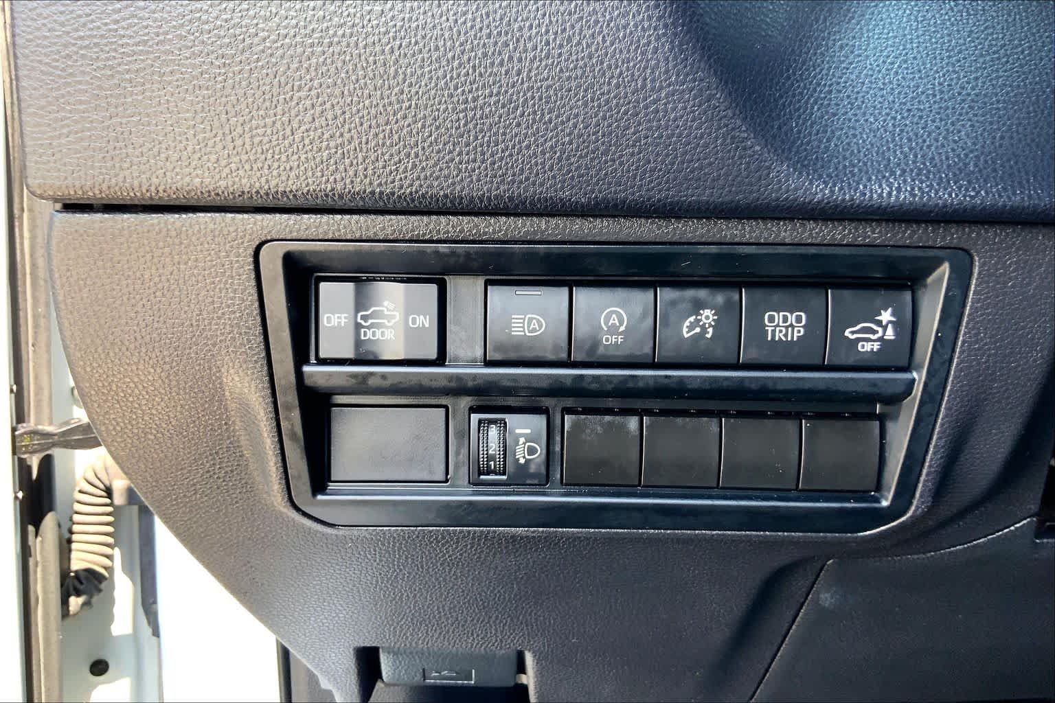 Used 2024 Ice Cap Toyota SR5 image 33