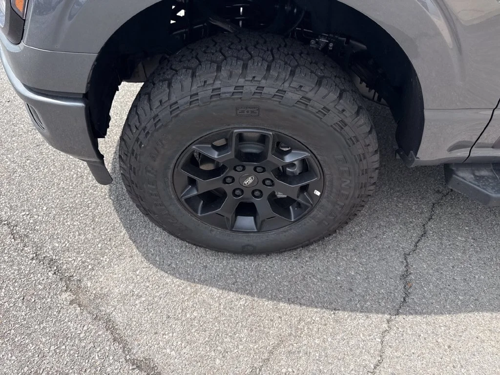 New 2026 Carbonized Gray Metallic Ford XLT image 15