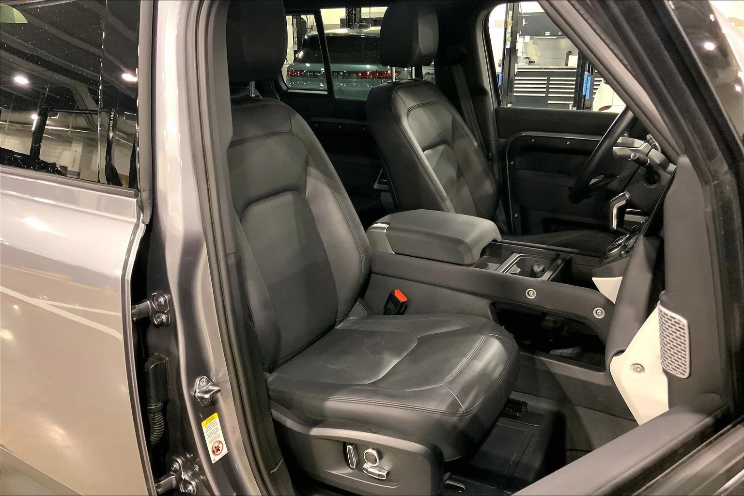 Used 2023 Eiger Gray Metallic Land Rover SE image 8