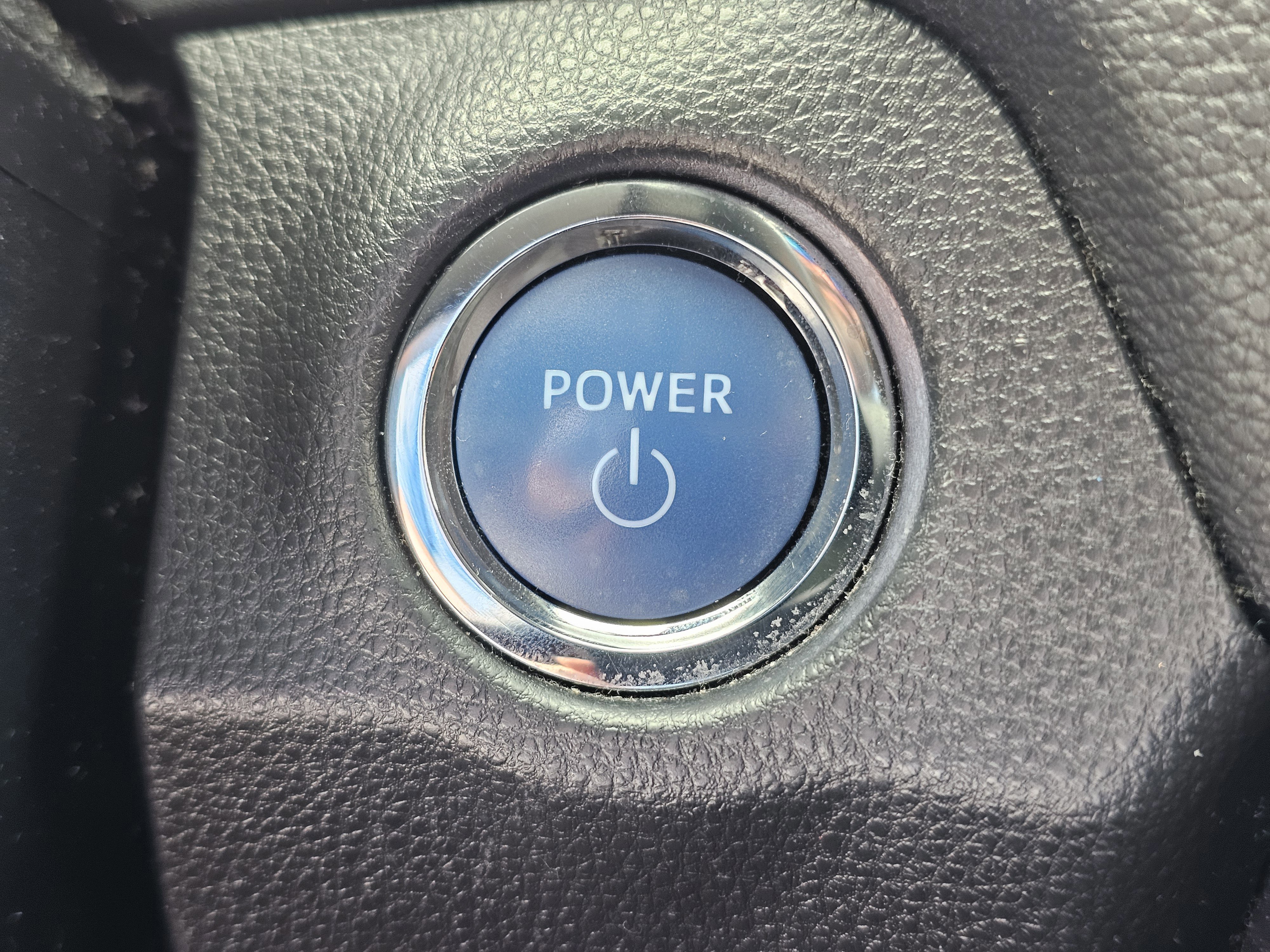 Used 2021 Blizzard Pearl Toyota Hybrid XLE Premium image 25