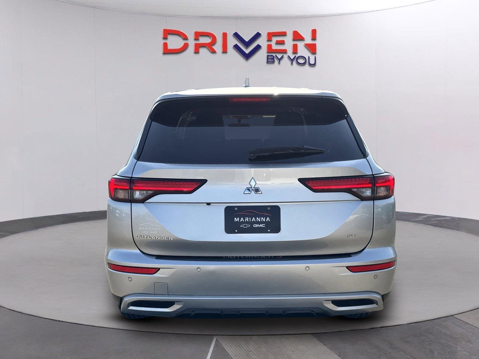Used 2024 Alloy Silver Metallic Mitsubishi SE image 5