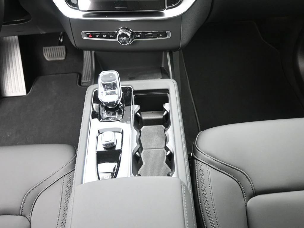 New 2026 Vapour Grey Volvo Core image 23