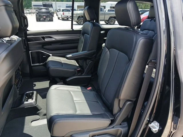New 2026 High Gloss Black Exterior Paint Jeep Limited Altitude image 24