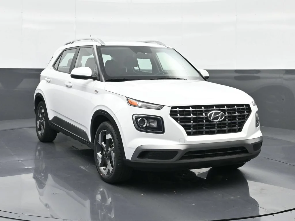Used 2024 White Hyundai SEL image 4