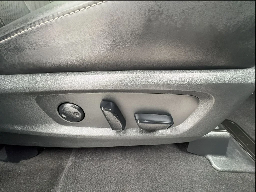 Used 2025 Gray INFINITI LUXE image 37