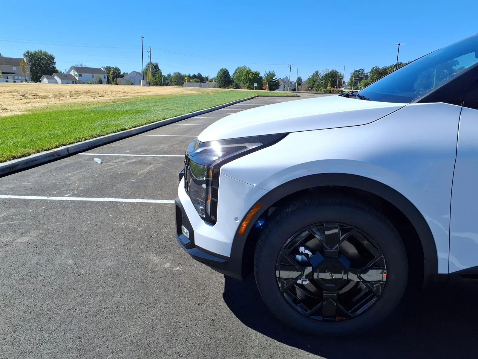 New 2027 Glacial White Pearl / Black Ro Kia X-Line image 21