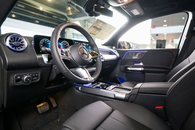 Used 2026 Black Mercedes-Benz GLB 250 image 4