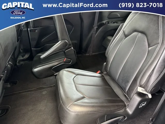 Used 2025 Black Chrysler Select image 17