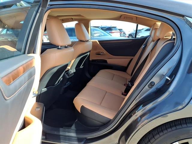 2025 Lexus ES Hybrid 300h - Photo 18