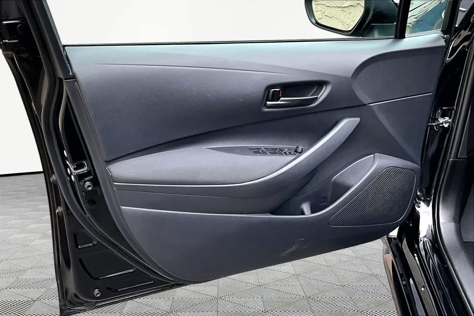 Used 2025 Midnight Black Metallic Toyota LE image 21