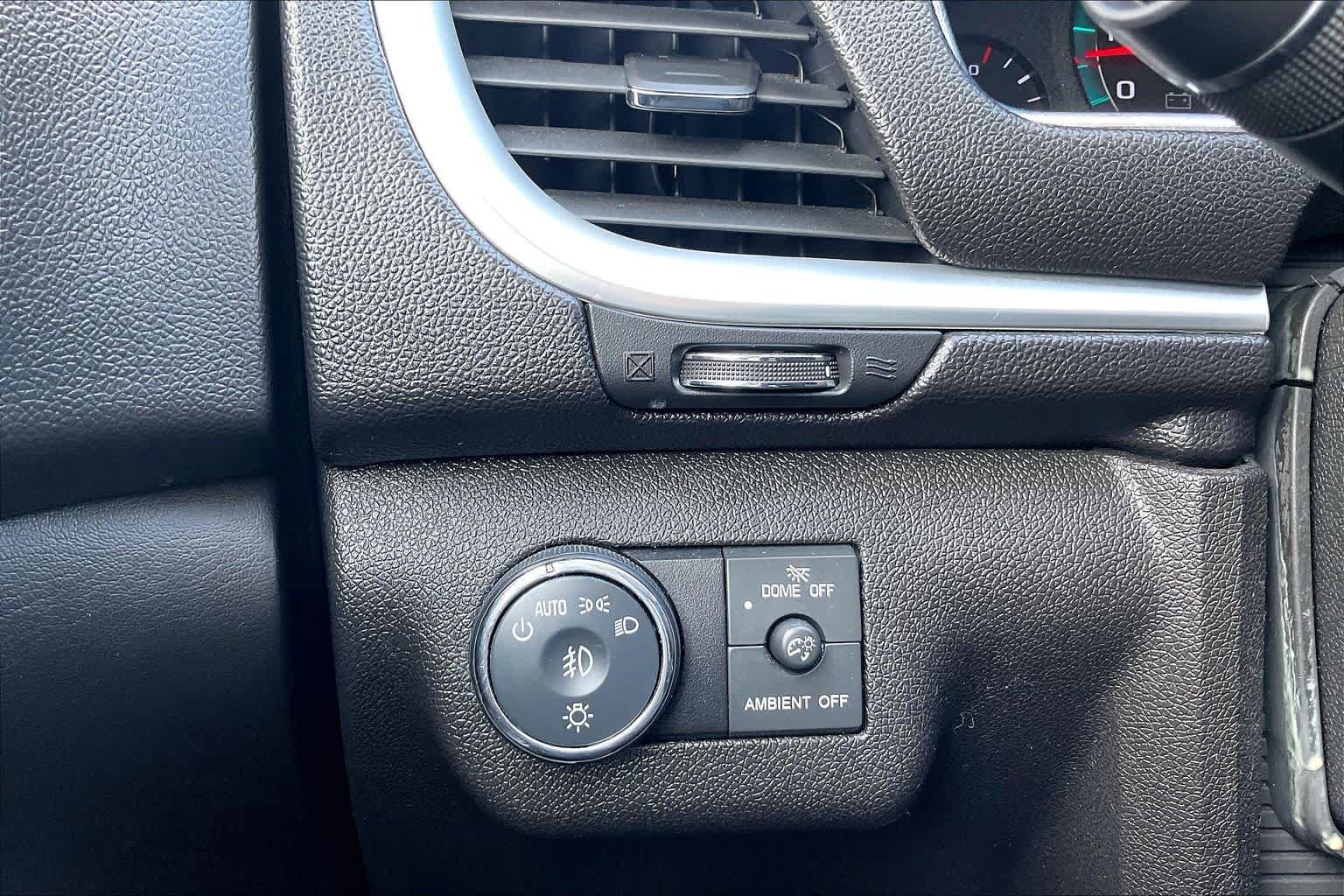 Used 2013 White Diamond Tricoat Chevrolet LT image 32