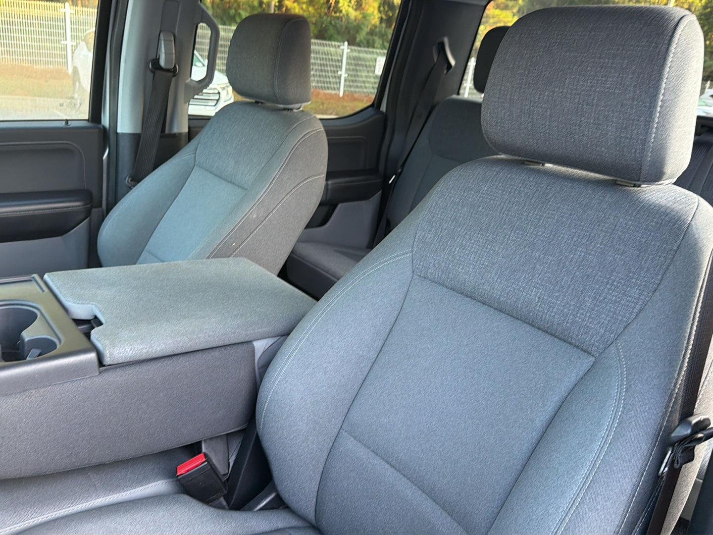 Used 2025 Iconic Silver Ford XLT image 27