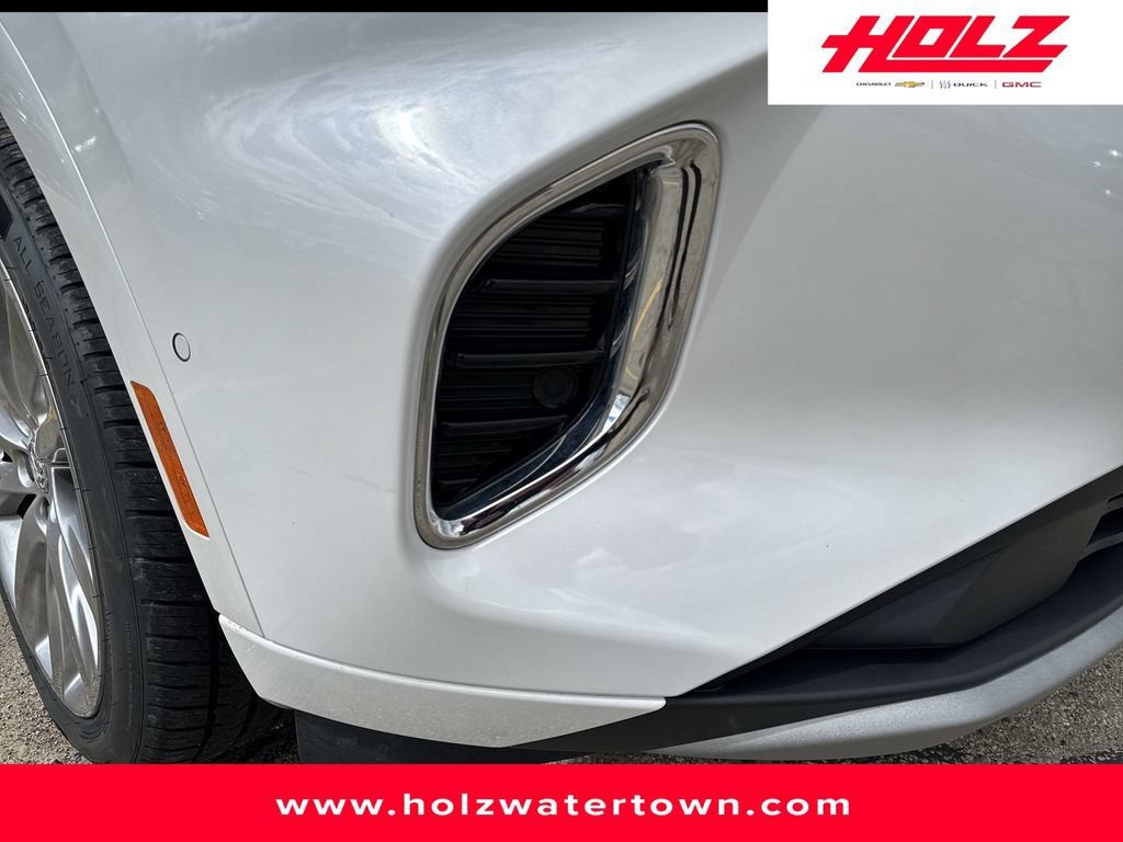 Certified Used 2023 White Frost Tricoat Buick Avenir image 8