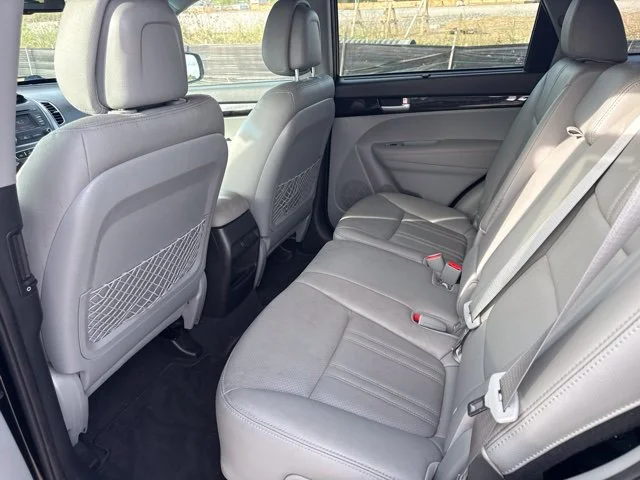 Used 2015 Black Kia LX image 9