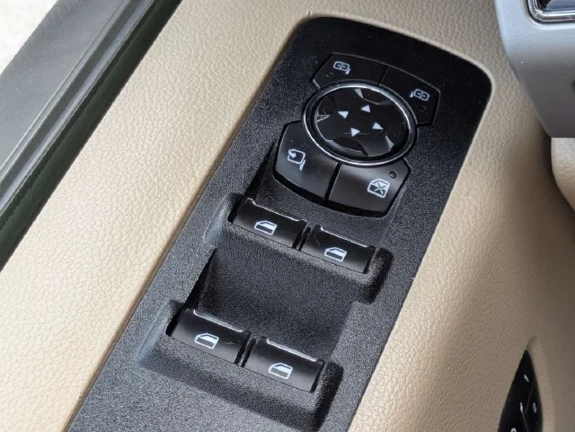 Used 2019 White Ford Lariat image 25