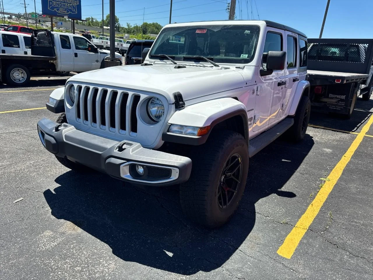 Used 2019 Bright White Clearcoat Jeep Sahara 4x4 image 4