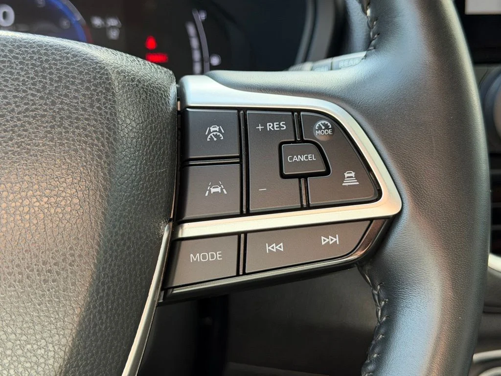 Used 2025 Beige Toyota XLE image 18