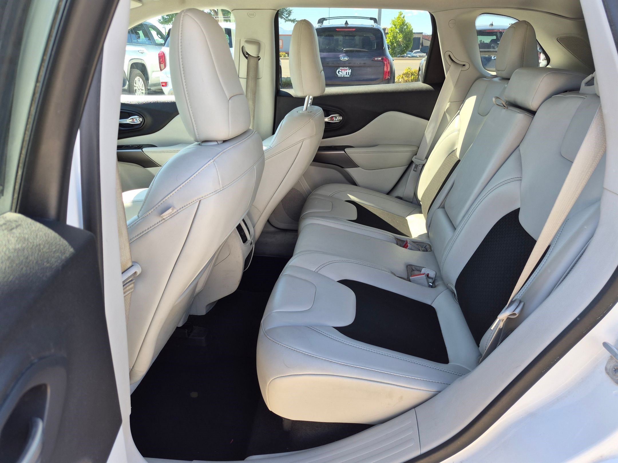Used 2020 Bright White Clearcoat Jeep Latitude Plus image 25
