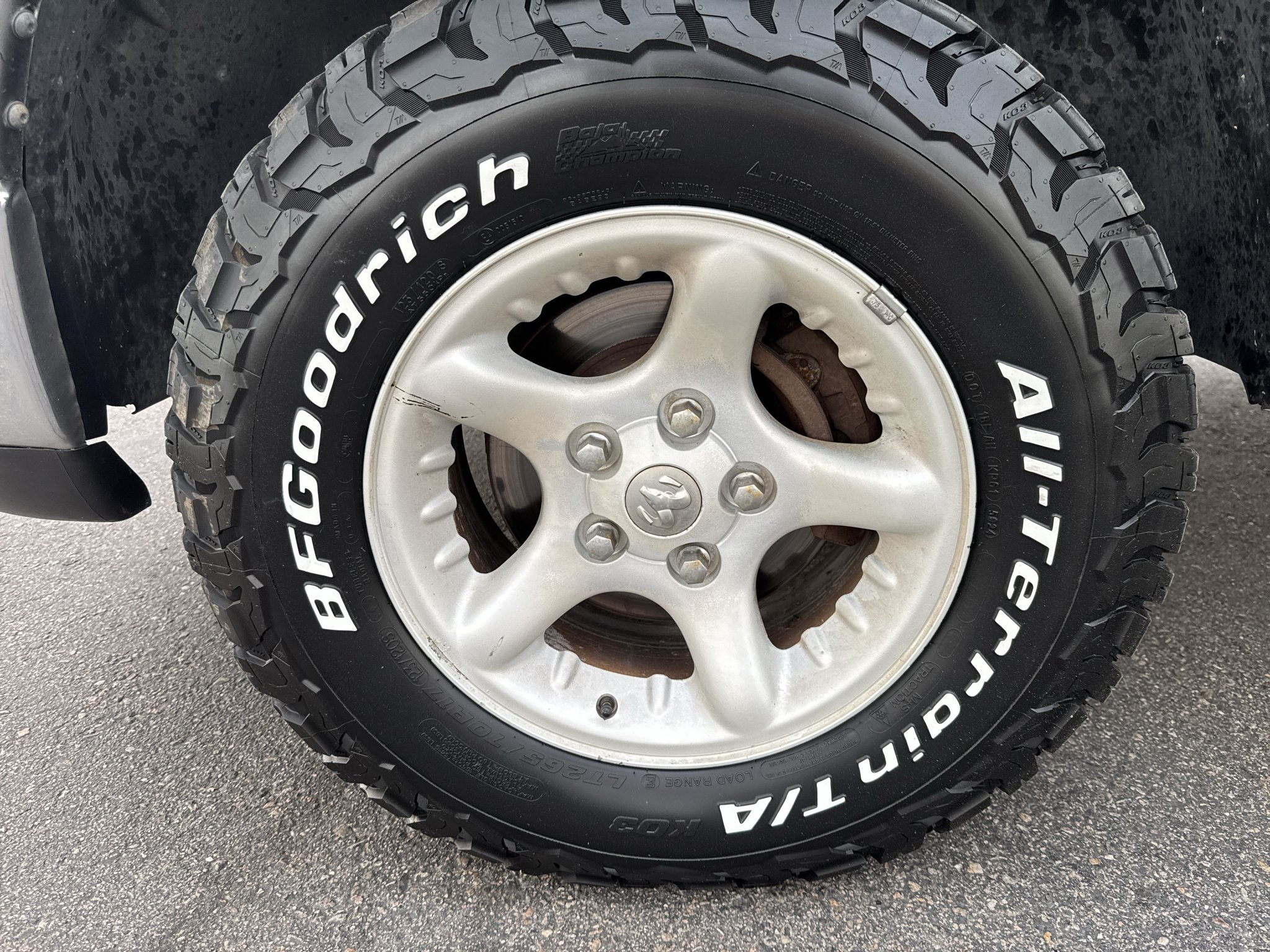 Used 2005 Gray Dodge SLT image 29