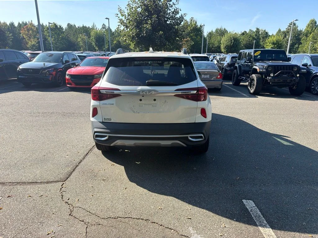 Used 2023 Snow White Pearl Kia Nightfall image 3