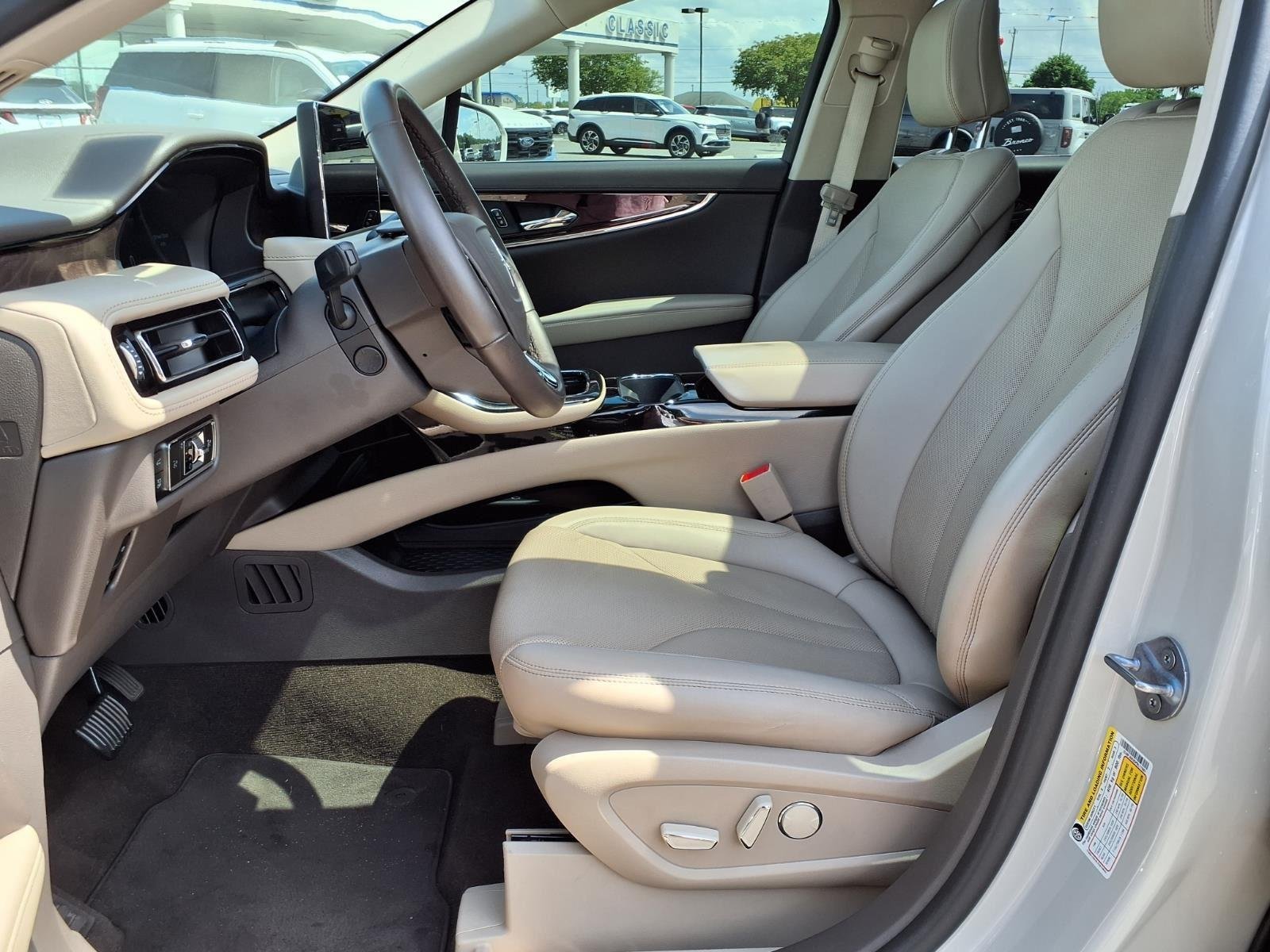 Used 2023 Ceramic Pearl Metallic Tinted Clearcoat Lincoln Reserve image 19