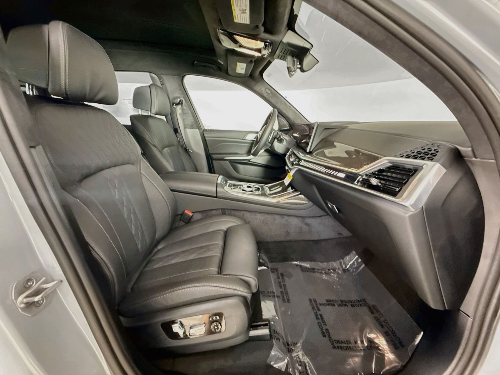 New 2027 Brooklyn Grey Metallic BMW M60i image 31