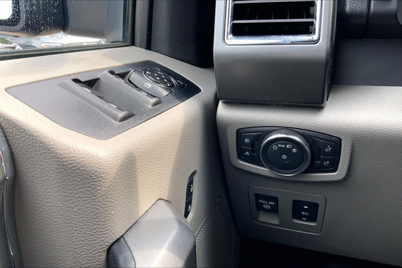 Used 2015 Blue Jeans Metallic Ford XLT image 34