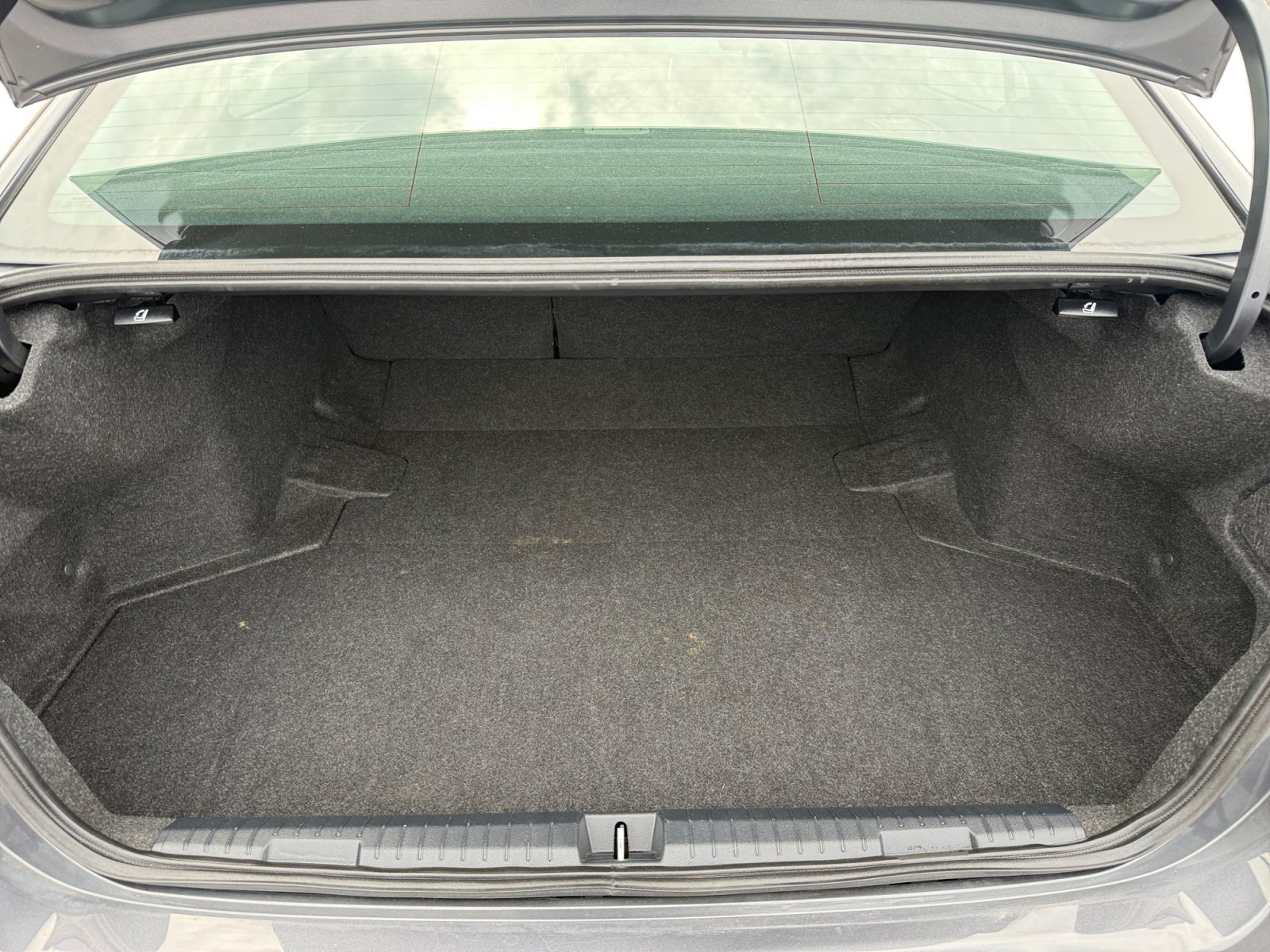Certified Used 2022 Gray Metallic Subaru Premium image 17