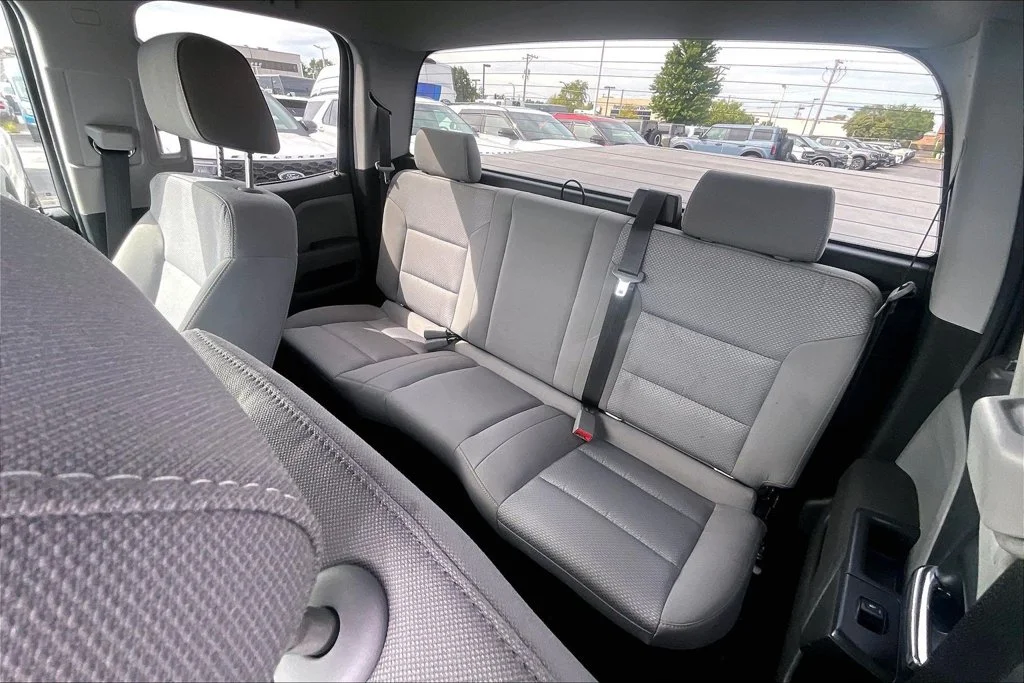 Used 2018 Silver Ice Metallic Chevrolet Custom image 24