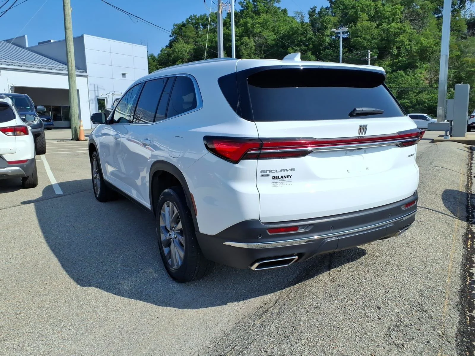 Used 2025 Summit White Gaz Buick Preferred image 5