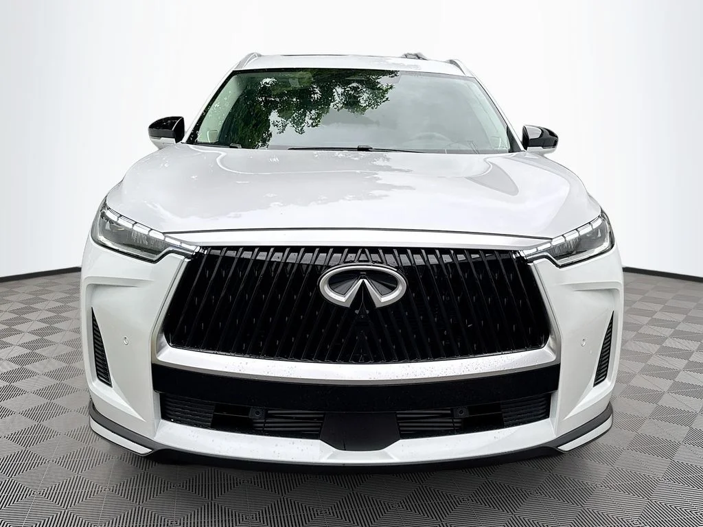 New 2027 RADIANT WHITE INFINITI Luxe FWD image 2