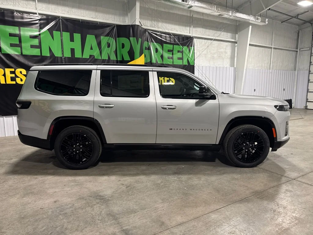 New 2026 Silver-Zynith Exterior Paint Jeep Limited Reserve image 4