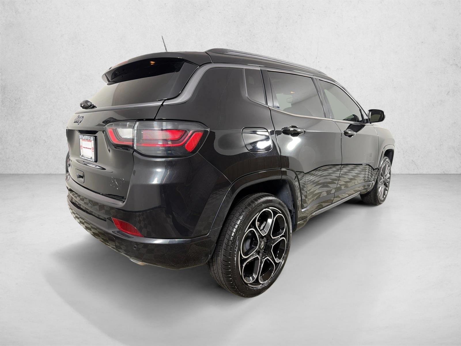 Used 2022 Diamond Black Crystal Pearlcoat Jeep High Altitude image 5