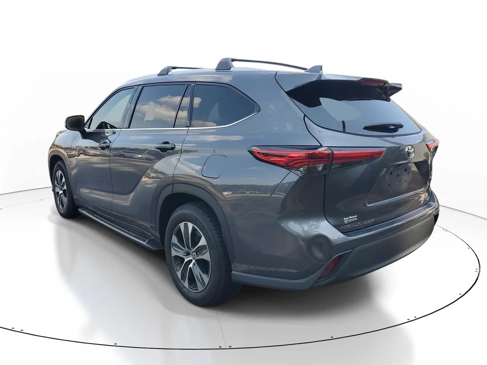 Used 2021 Magnetic Gray Metallic Toyota XLE image 8