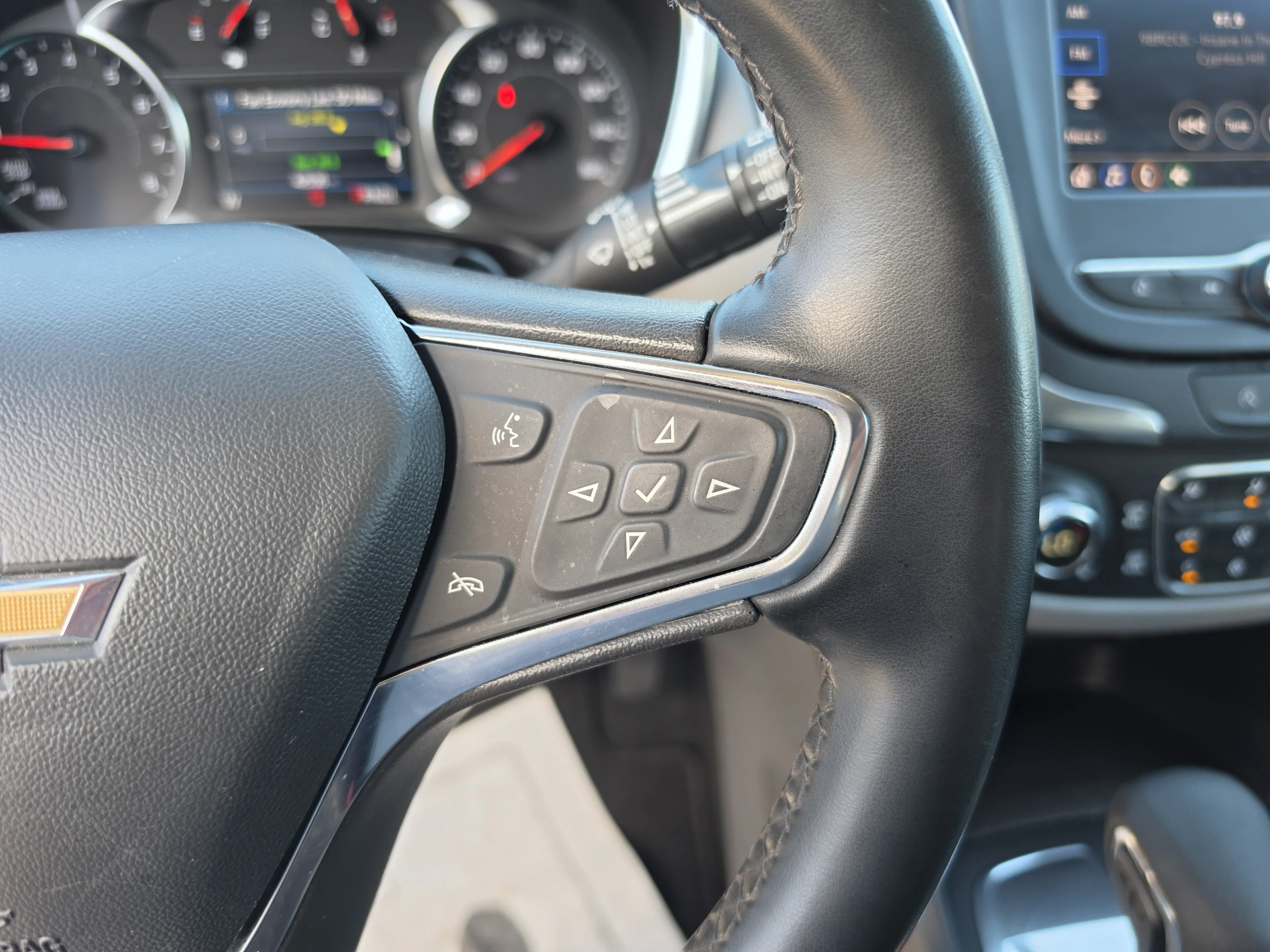 Used 2024 Summit White Chevrolet LT image 34