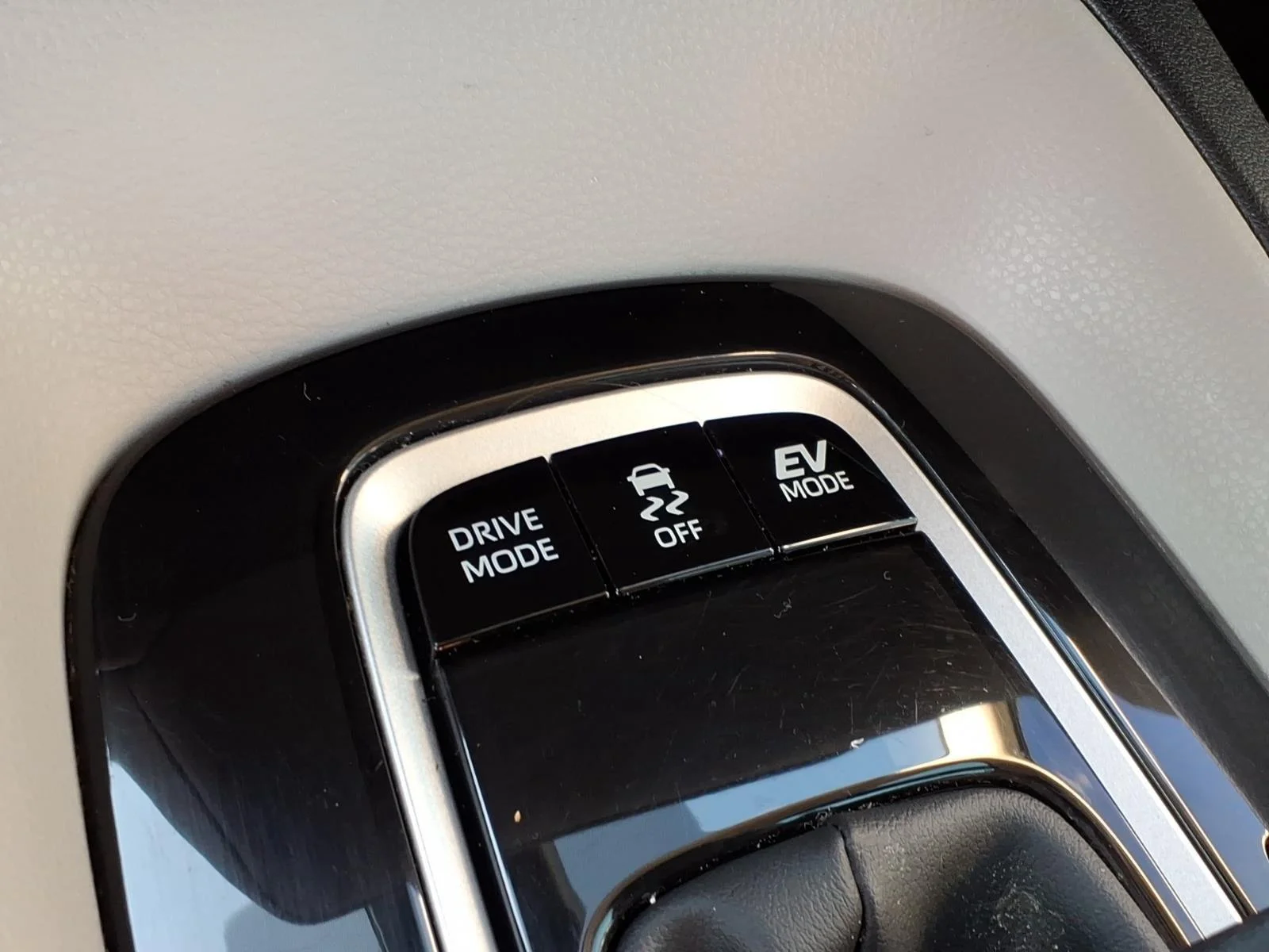 Used 2025 Classic Silver Metallic Toyota Hybrid LE image 5