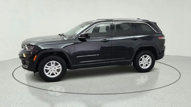Used 2023 Black Jeep Laredo image 9