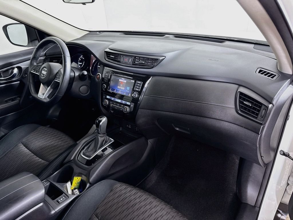 Used 2018 Pearl White Nissan SV image 28