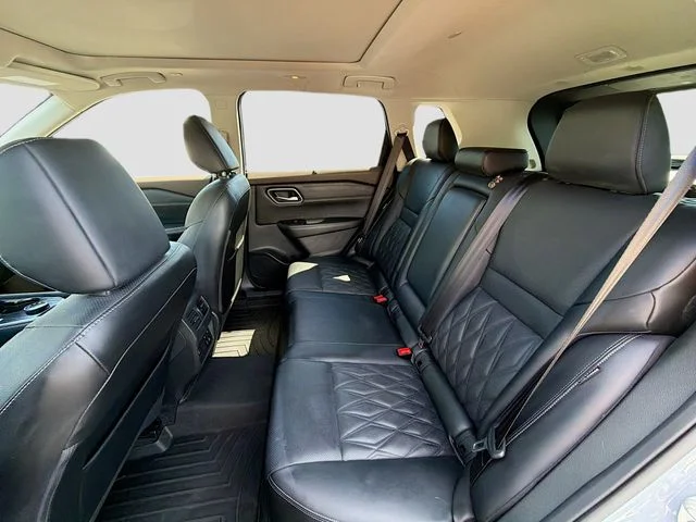 Used 2022 Gray Nissan Platinum image 21