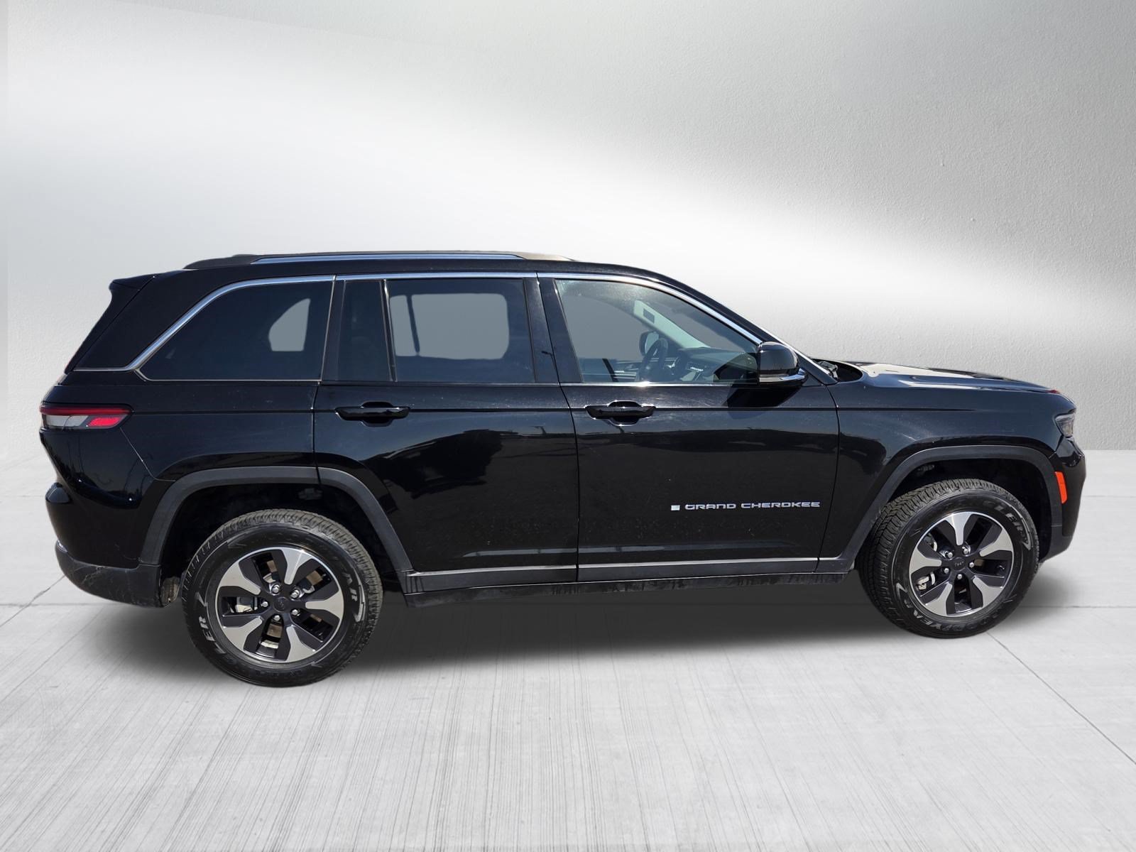 Used 2024 Diamond Black Jeep  image 8