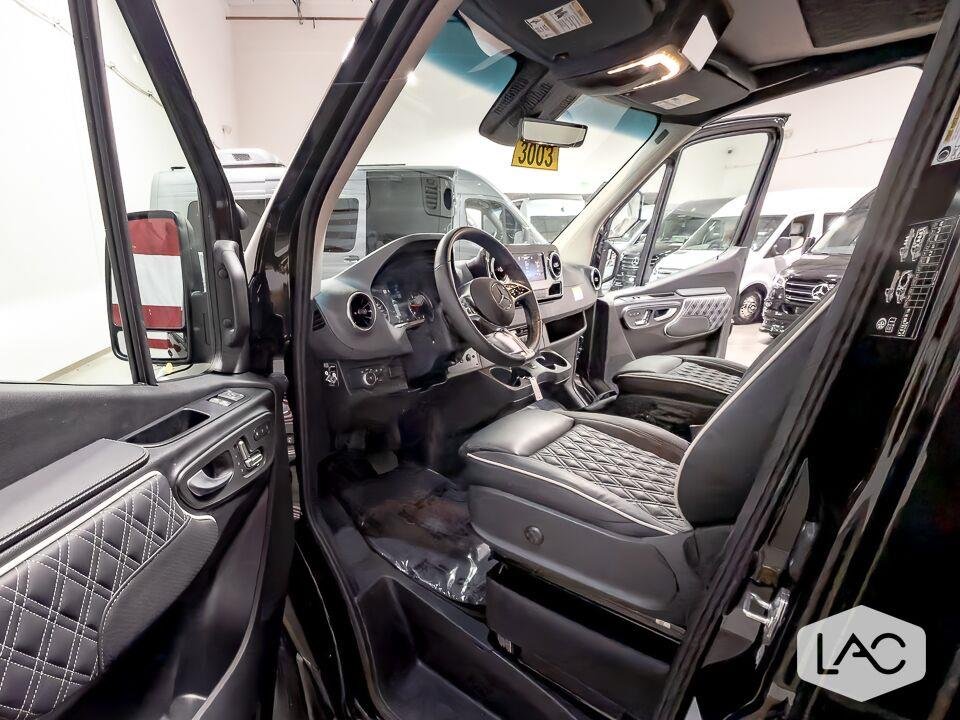 New 2027 BLACK OGV LUXURY COACH 170EXT image 31