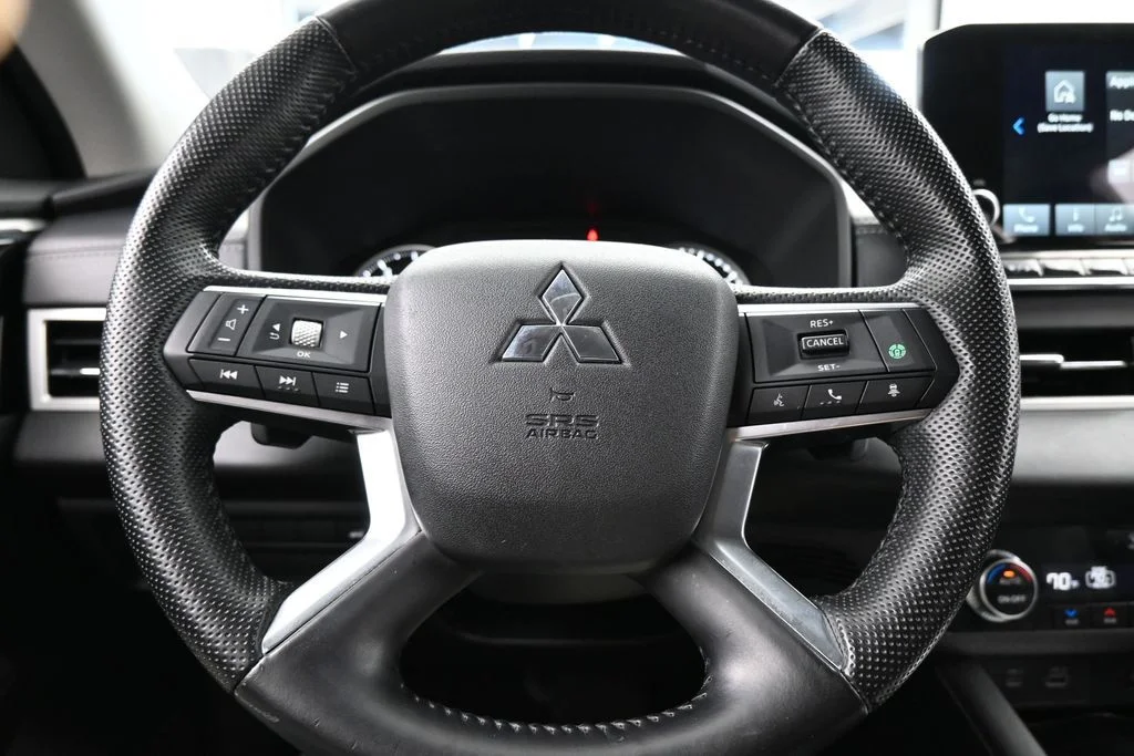 Used 2022 Silver Mitsubishi SEL image 24