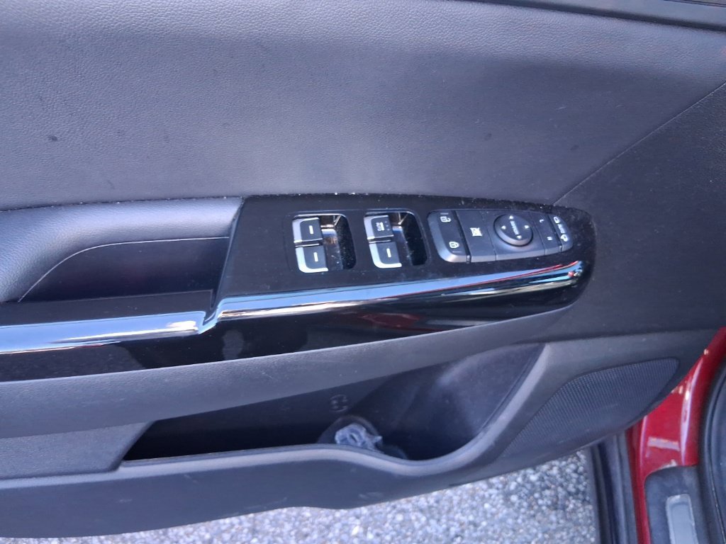 Used 2022 Red Kia Nightfall image 10