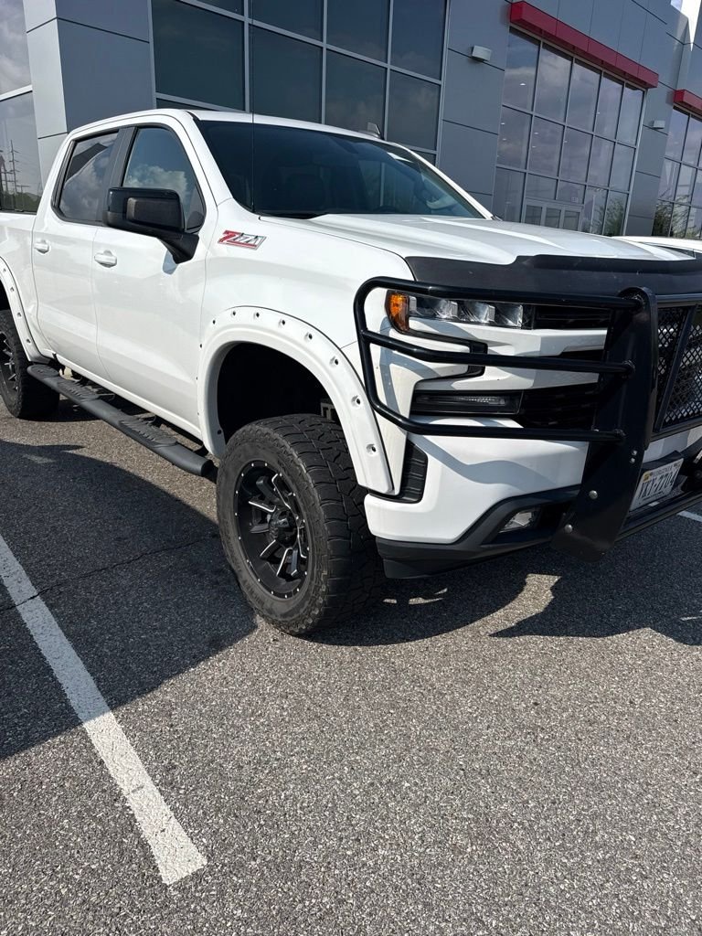 Used 2019 White Chevrolet RST image 1