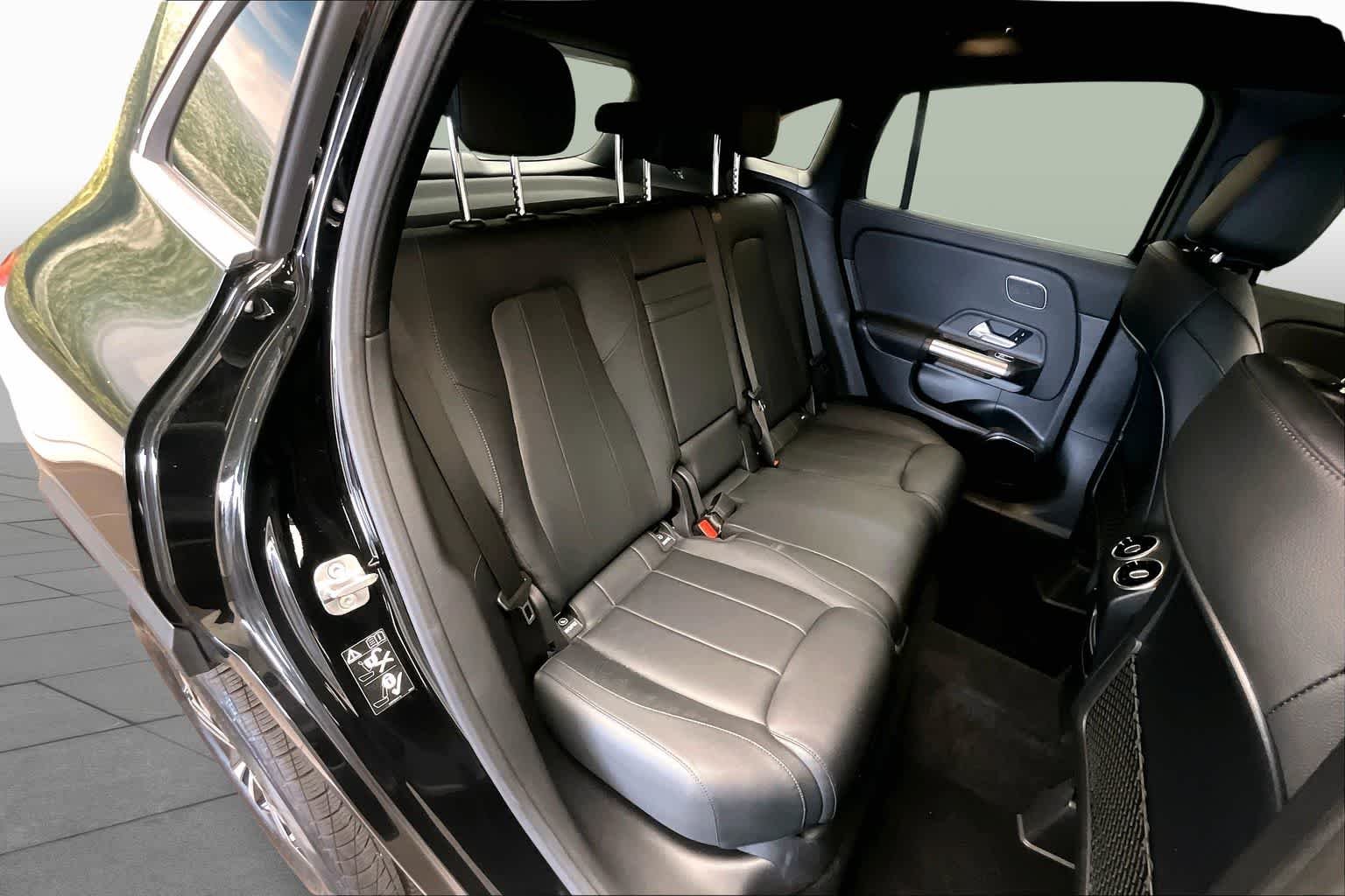 Used 2025 Night Black Mercedes-Benz GLA 250 image 33