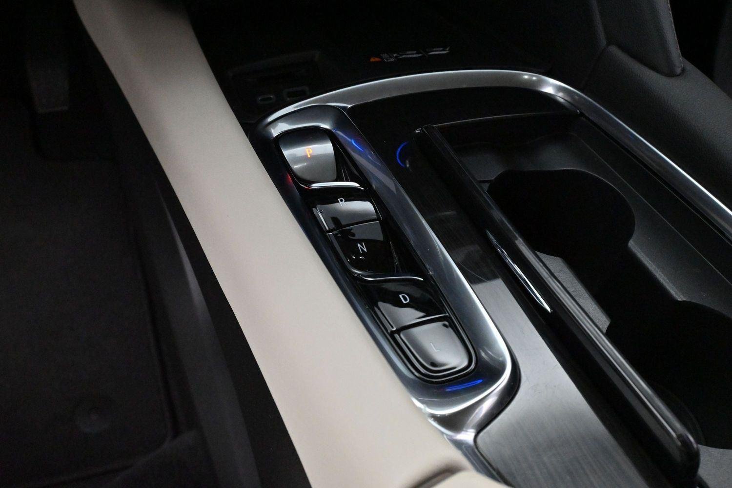 Used 2023 Summit White Buick Essence image 20