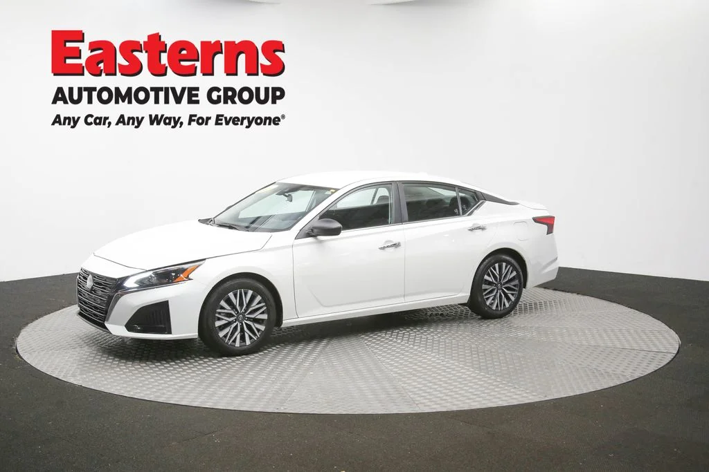 Used 2025 White Nissan 2.5 SV image 58